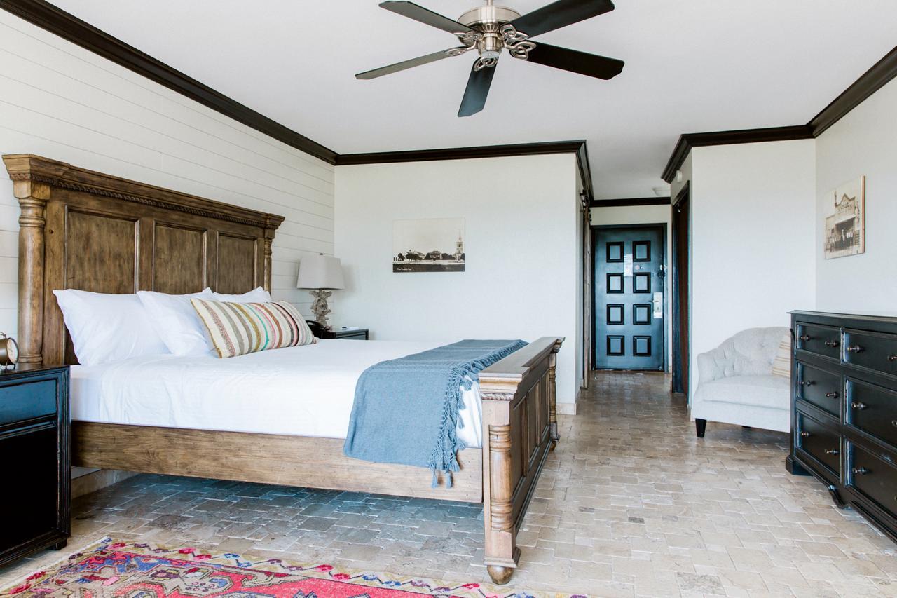 Castroville Hillside Boutique Hotel מראה חיצוני תמונה