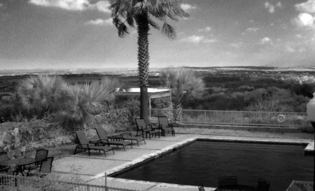 Castroville Hillside Boutique Hotel מראה חיצוני תמונה