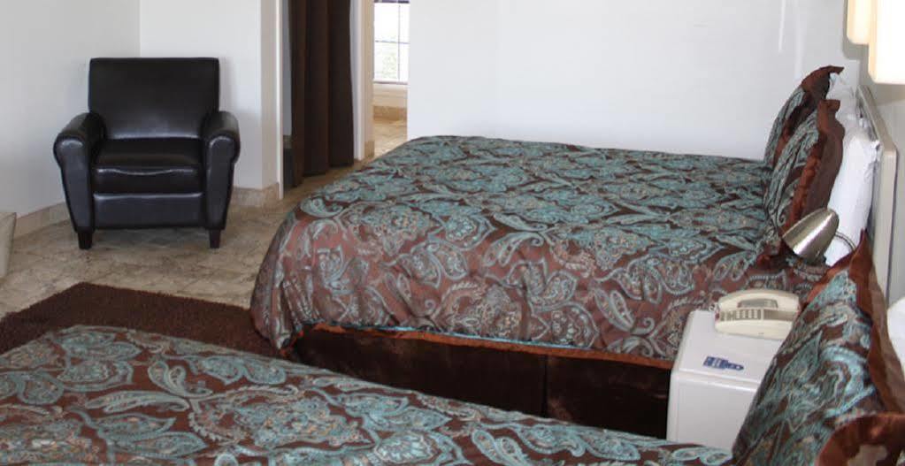 Castroville Hillside Boutique Hotel מראה חיצוני תמונה